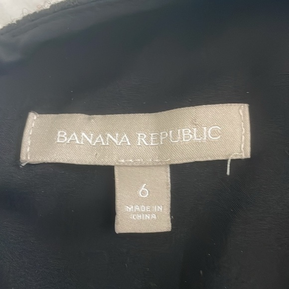 Elegant Banana Republic dress with accent lacing on side - Picture 4 of 5